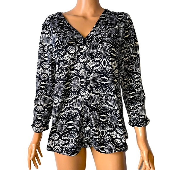 💋Bundle 4 items for $20. Add items💋 to a bundle3 - Picture 1 of 8